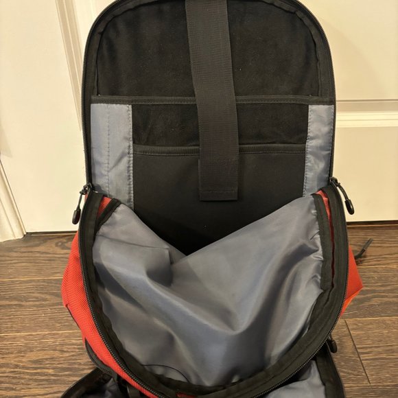 Victorinox Backpack in Red - Picture 7 of 8